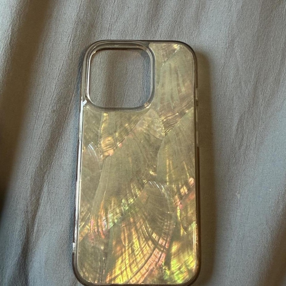 Iridescent Clear Phone Case with Shimmering Pearl Finish